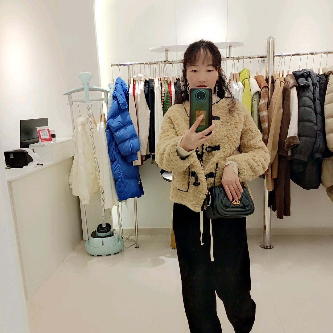 嘉鱼欧诺雅女装店