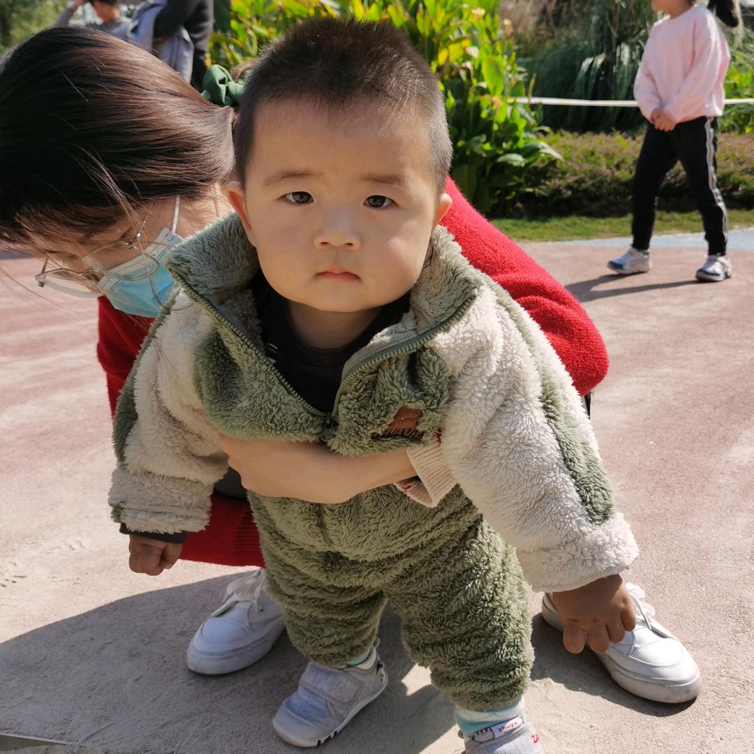 小男孩和小女孩