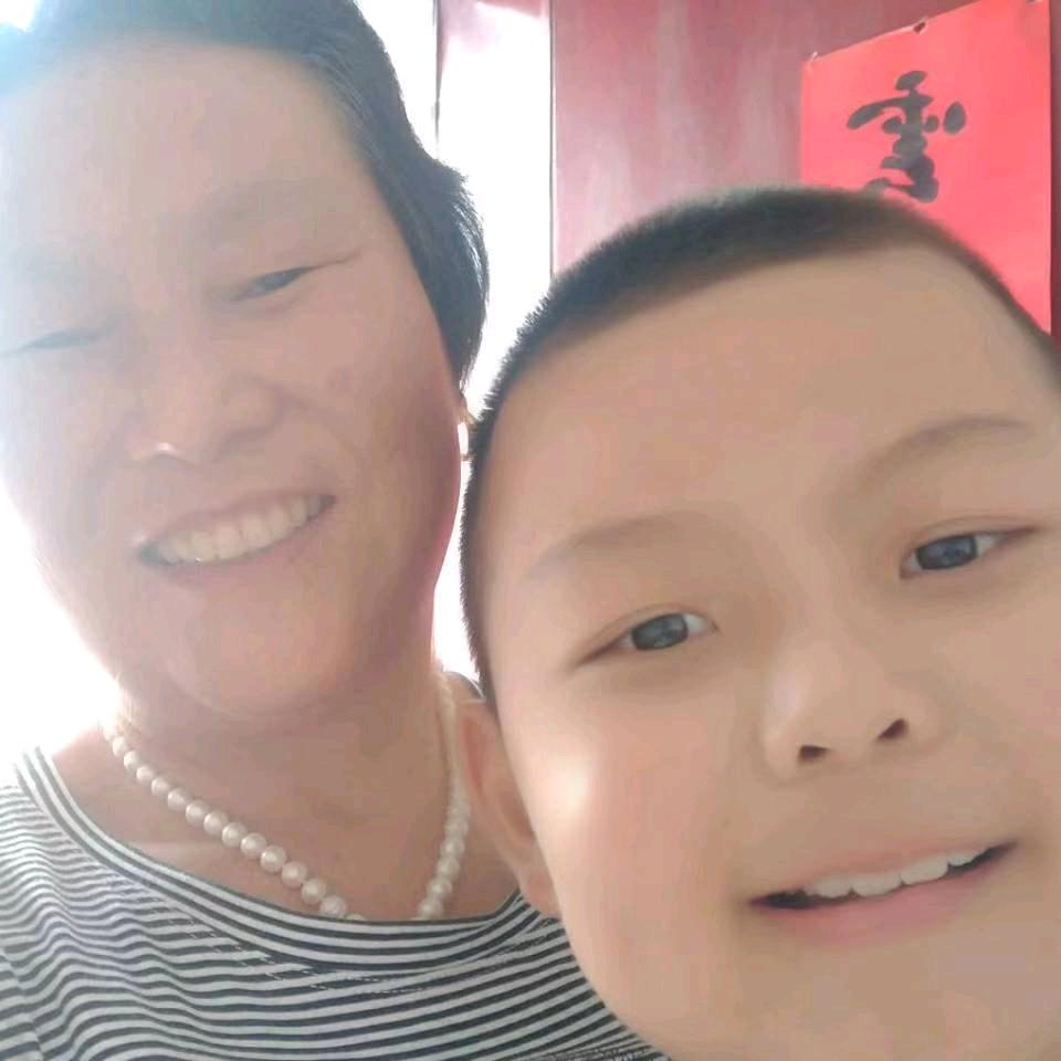孙子和奶奶。