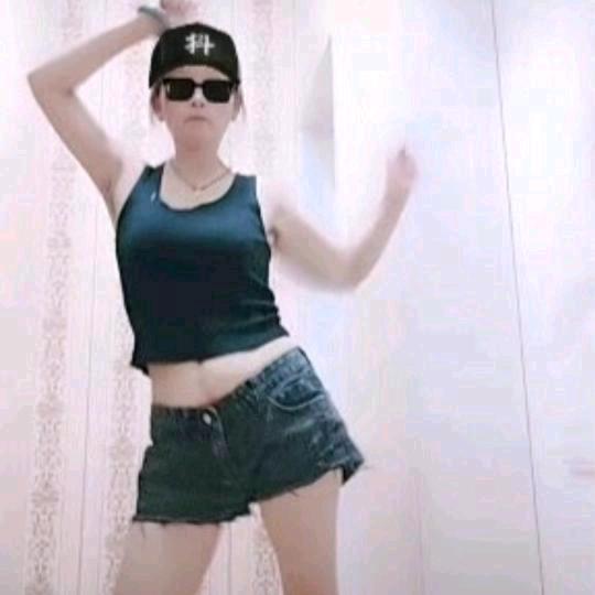 ，丑得哭无牙老太太