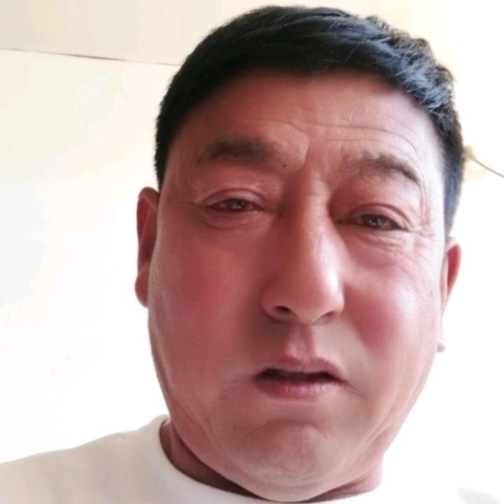 在水一方。