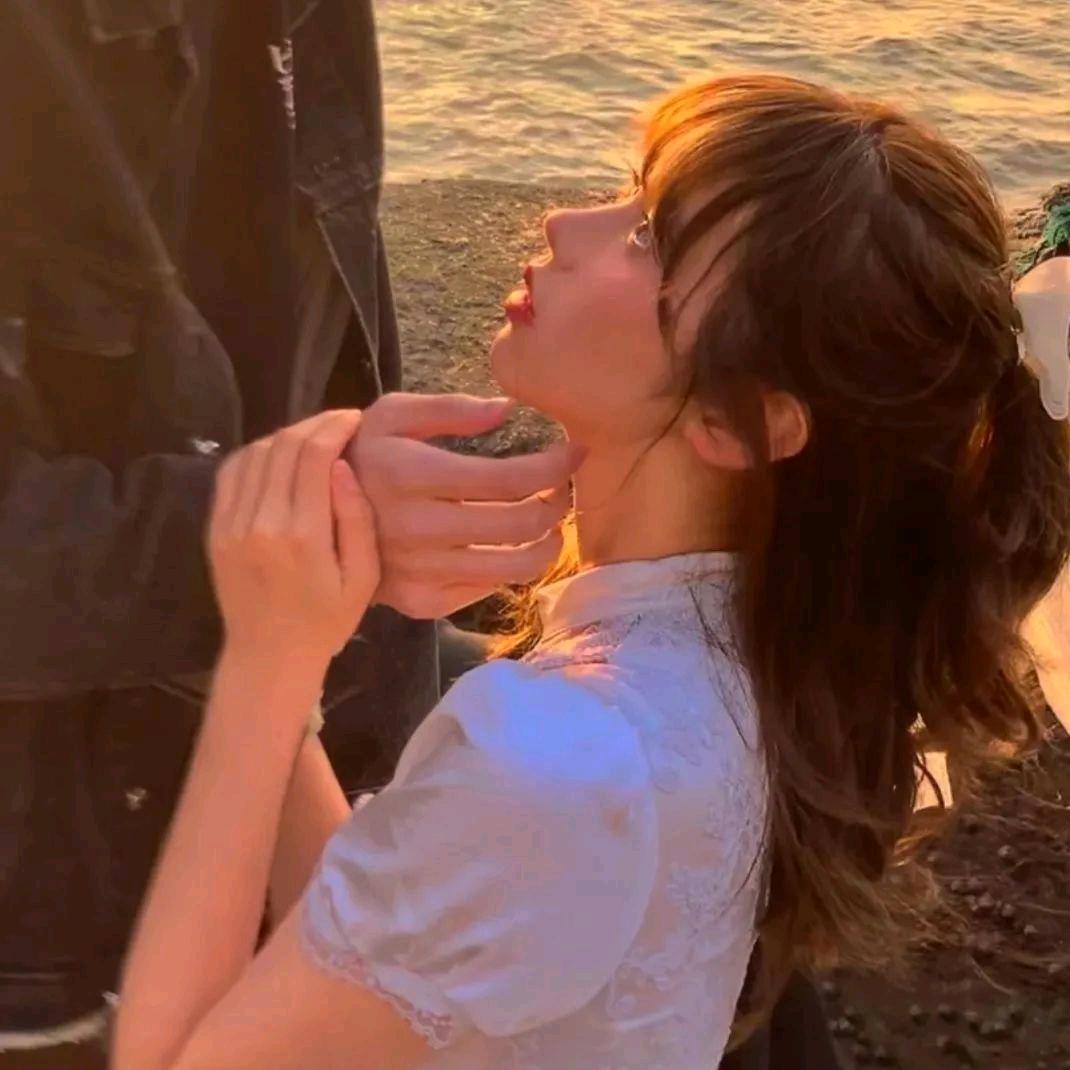 他说他会心疼那个她