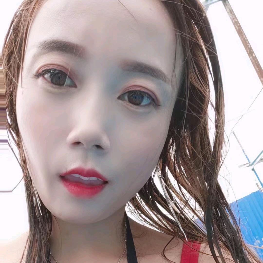 喂虫的小姐姐