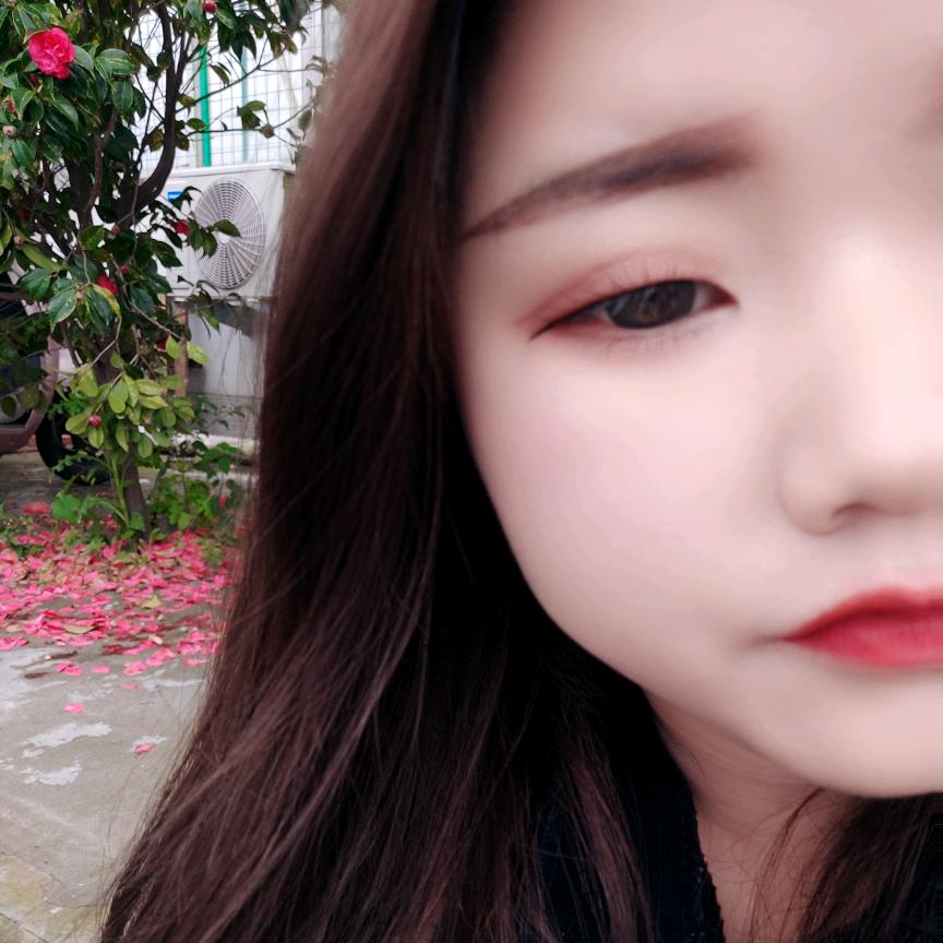 小婷婷❤️（不脱妆粉底液）