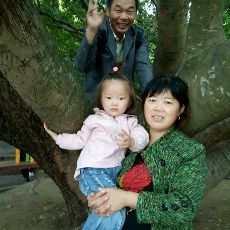 平淡一生做保洁，擦玻璃