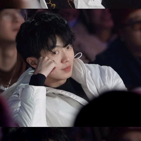 一条在陆地的咸鱼🐡🌈🌈