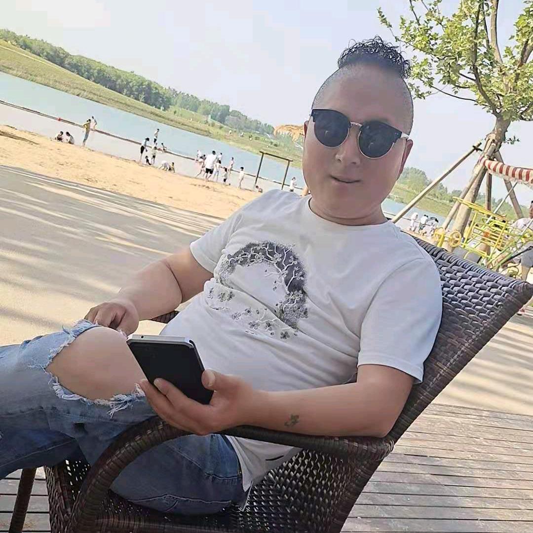 卷毛哥