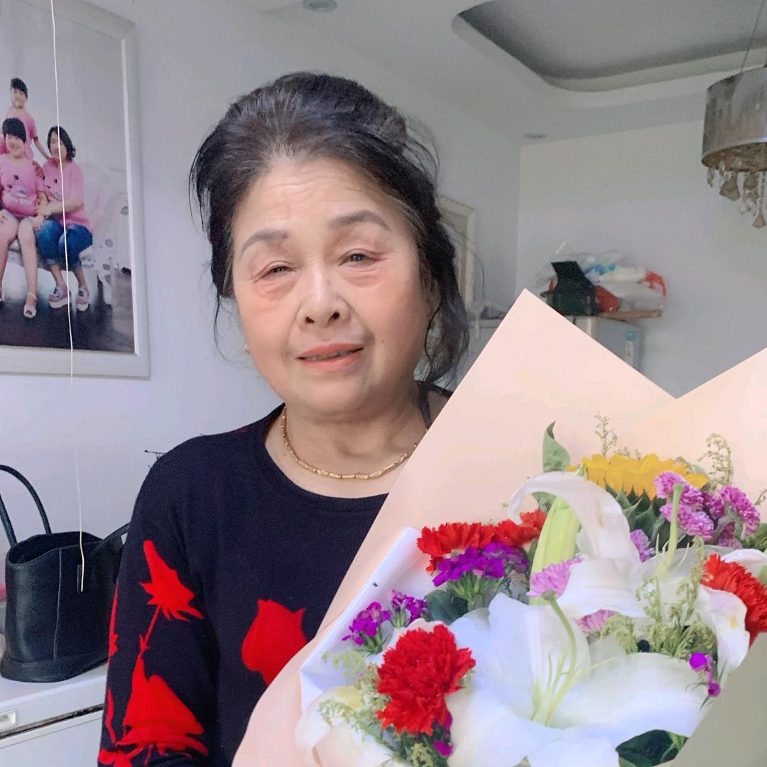 红太阳每天早上7：20开播