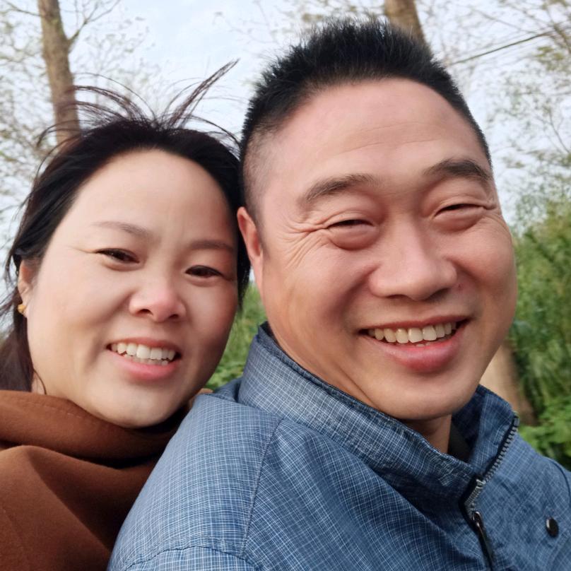 开货车的夫妻