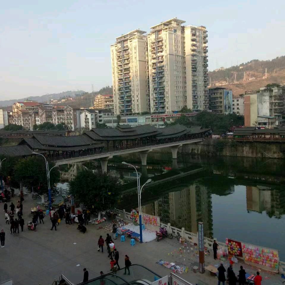 水中游