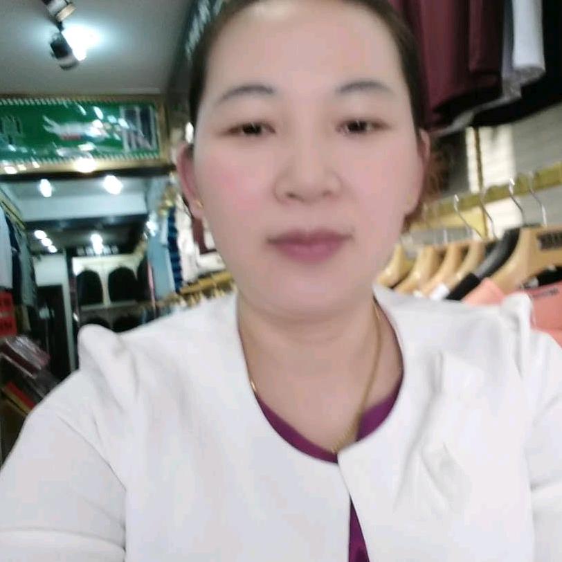 石道隆辉二楼服装超市