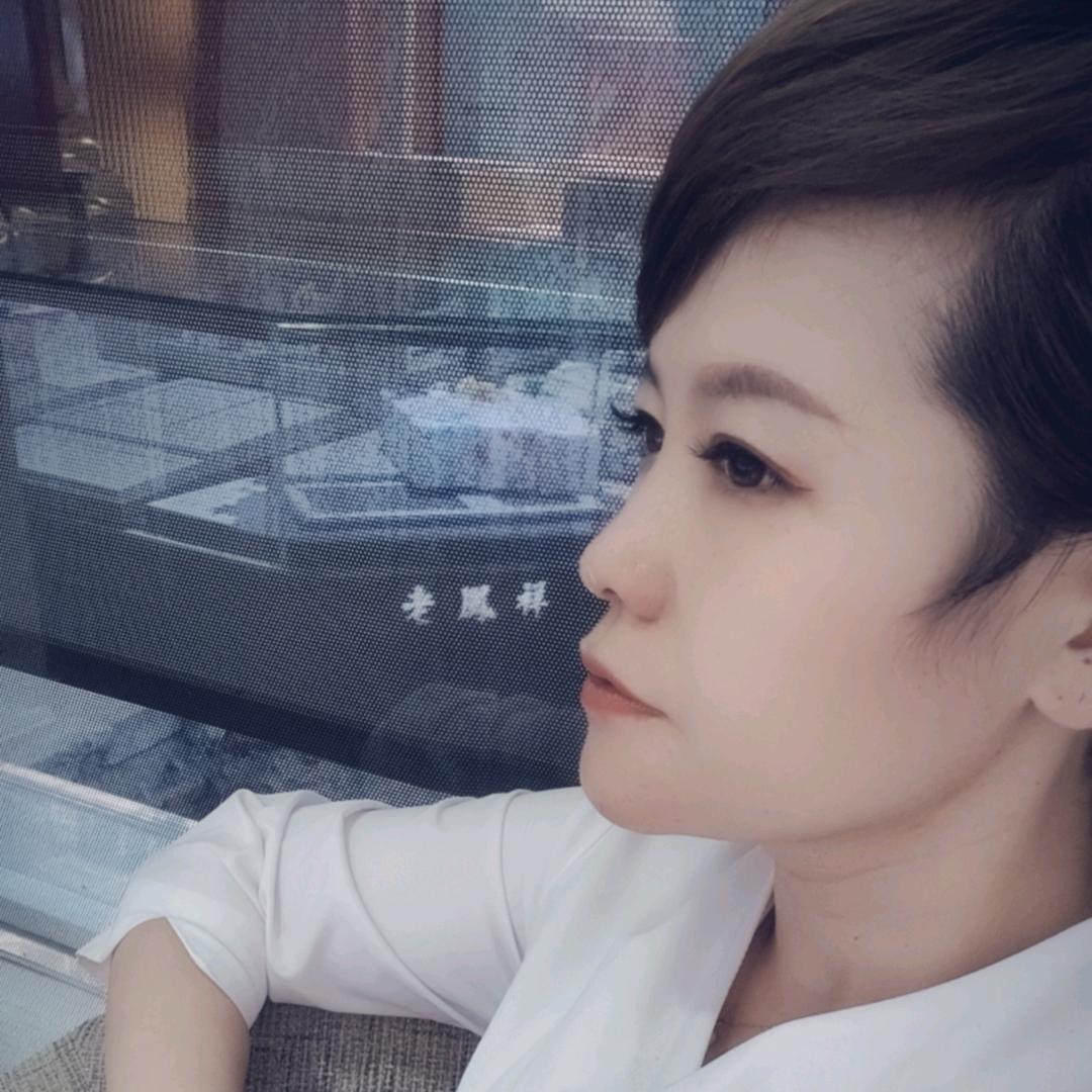 卖珠宝的小姐姐