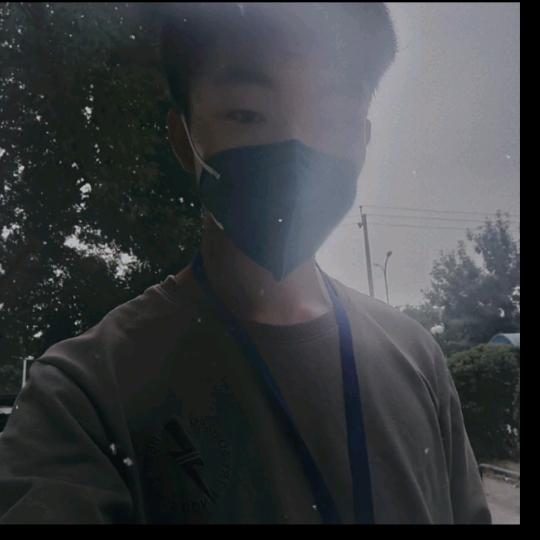 隔壁。李先生