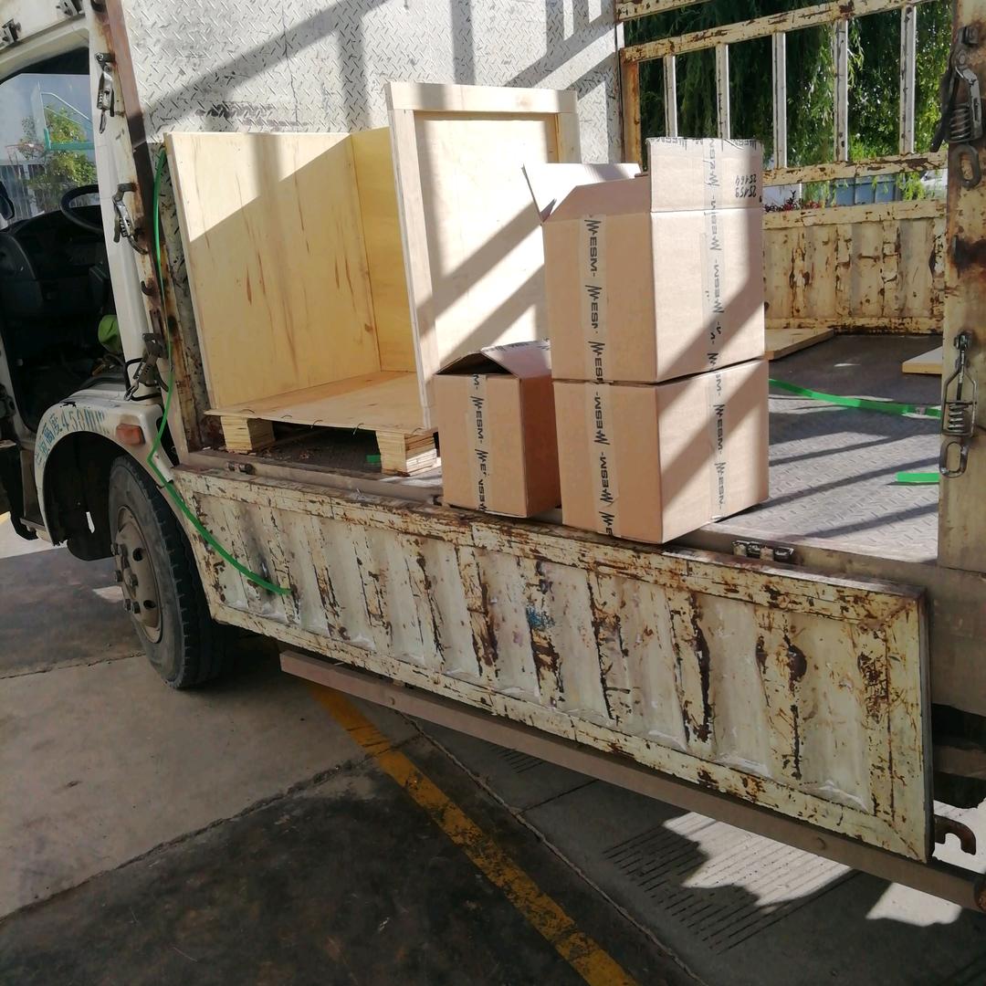 靠跑小货车养家的小杨