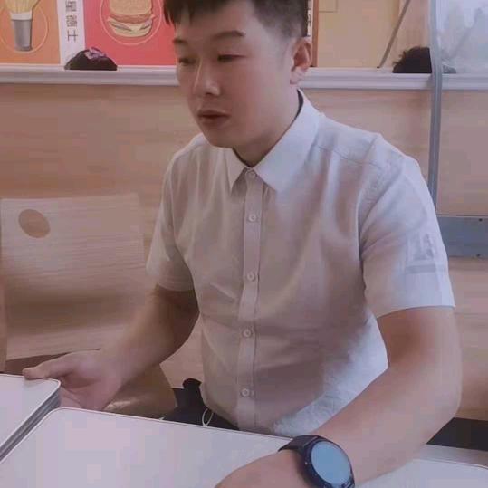 云淡风轻( ˃̶̤́ ꒳ ˂̶̤̀ )