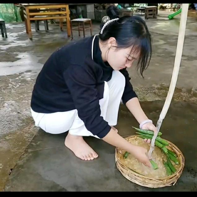 云南省腾冲市乡味百货店