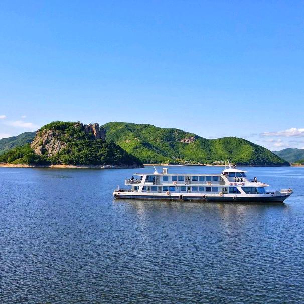 威虎山莲花湖度假区