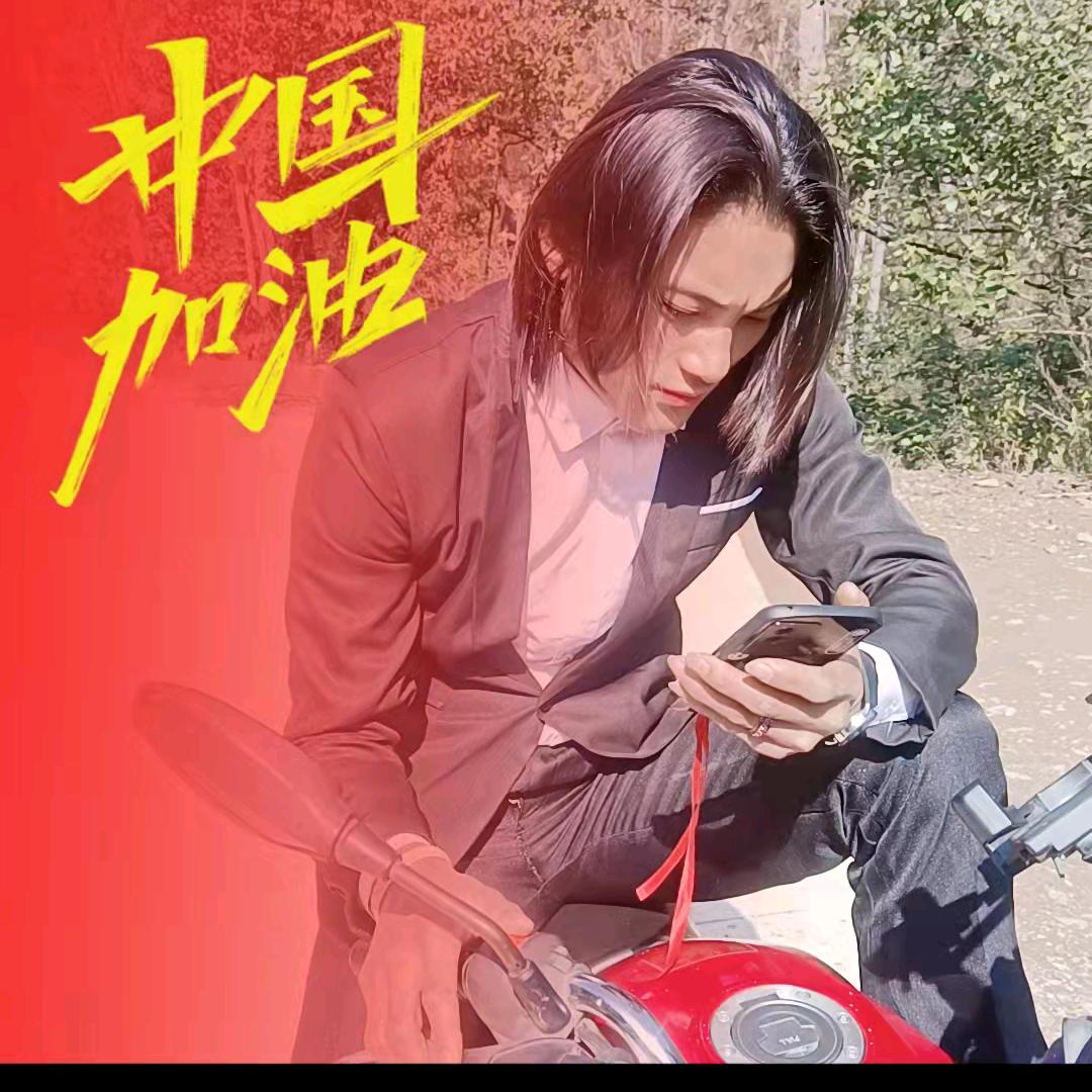 小何总