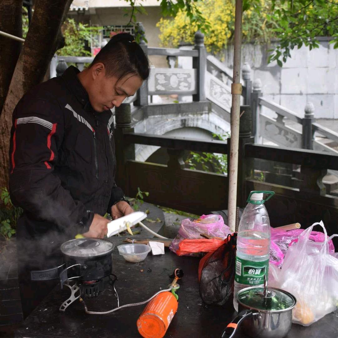 炒粉露营的，小程同学