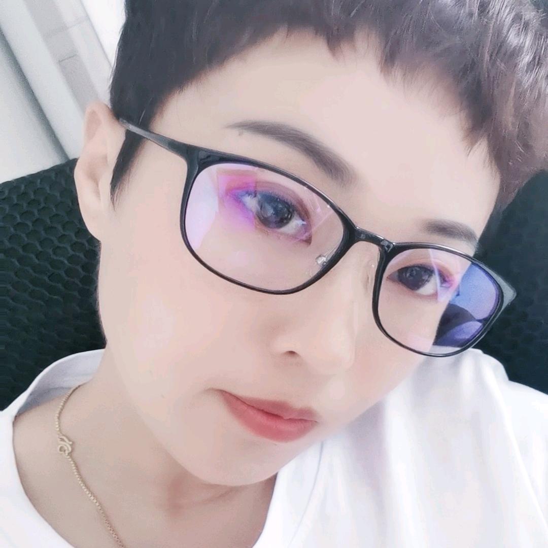 农业养殖电动工程翻斗车徐姐