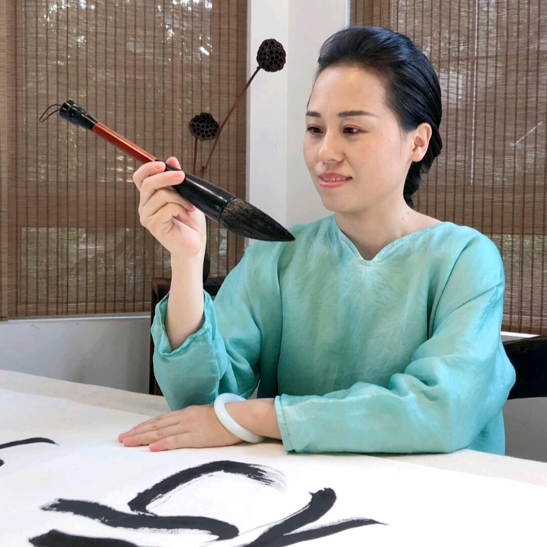 书法博士梅丽君