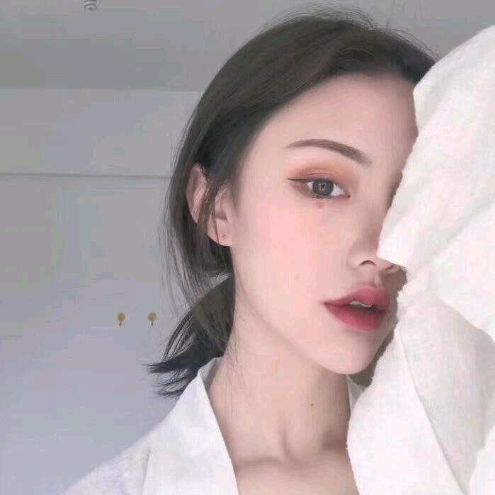 蜜桃味的小姐姐