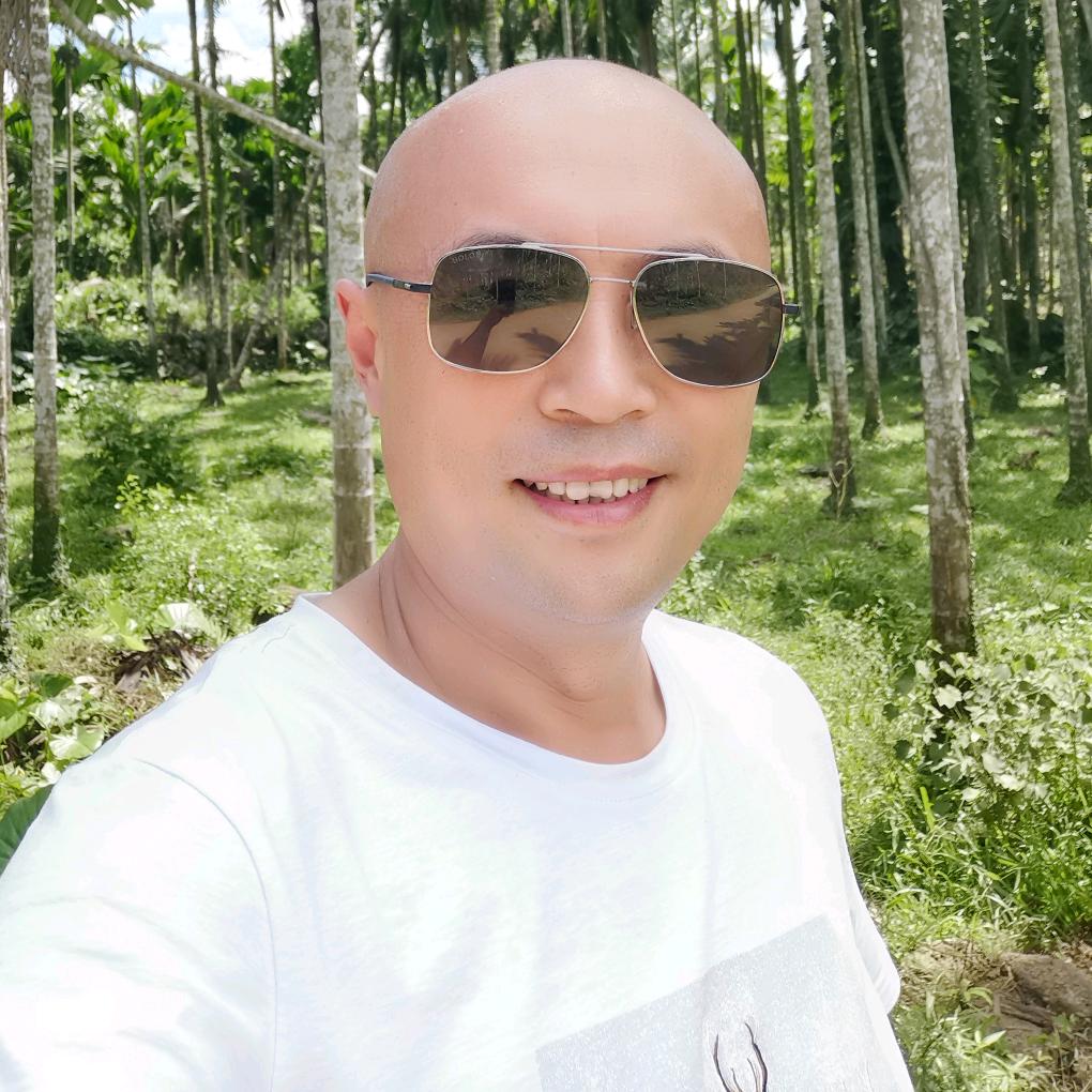 夹江宏来源陶瓷兰斯拉品牌吴海兵