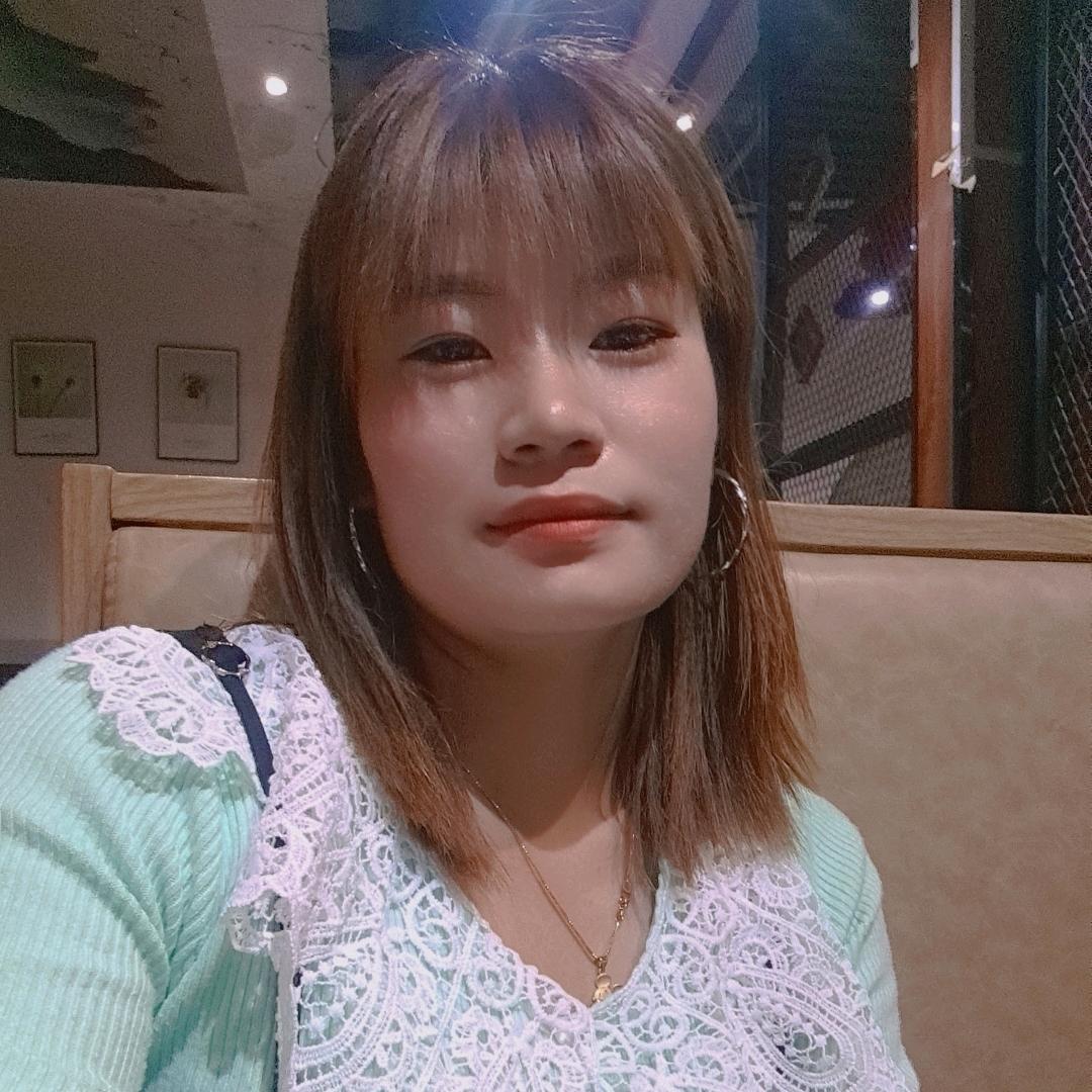 卖辣条的小姐姐