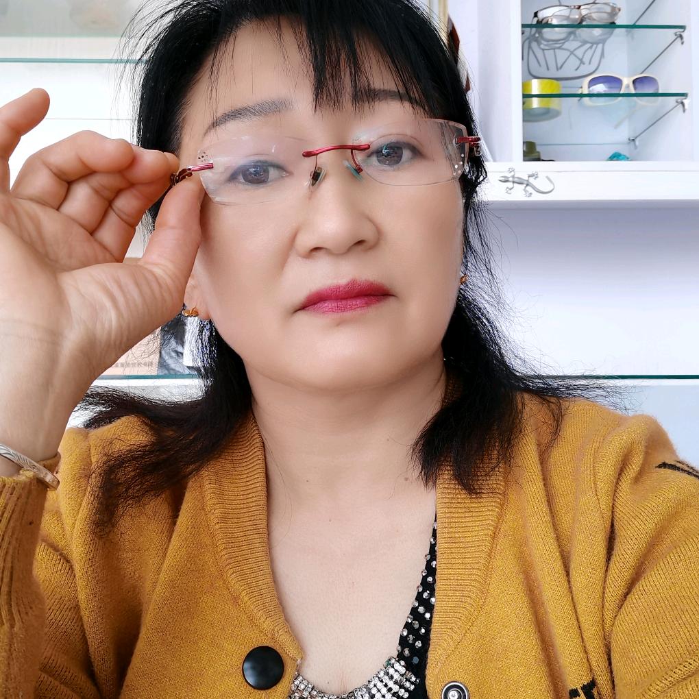 海安西场万通眼镜钟表店，吴翠华