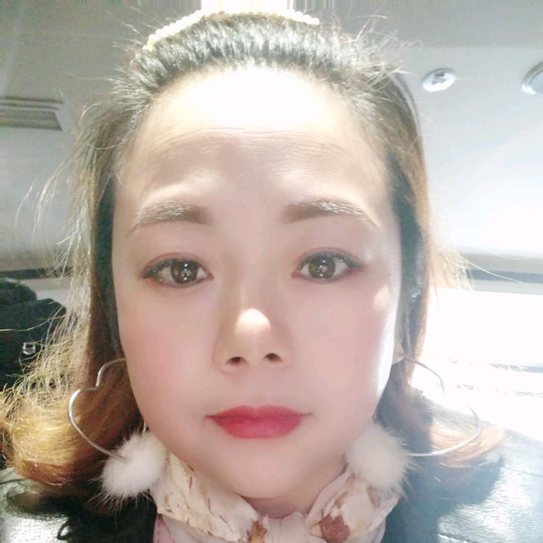 会笑的眼睛真美