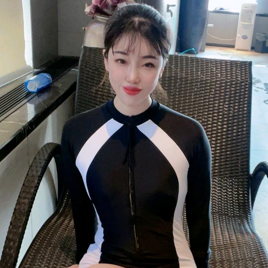是丽丽吖