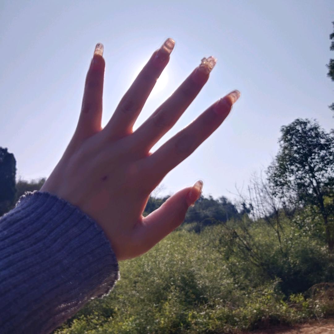 远赴人间惊鸿宴，谈笑风生不动情