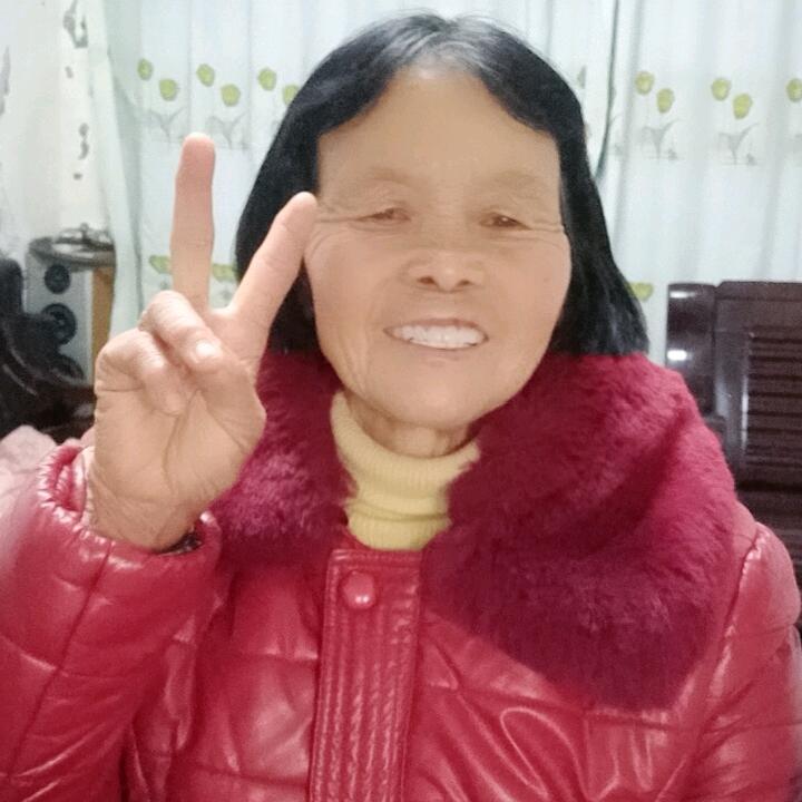 开心的王婆婆
