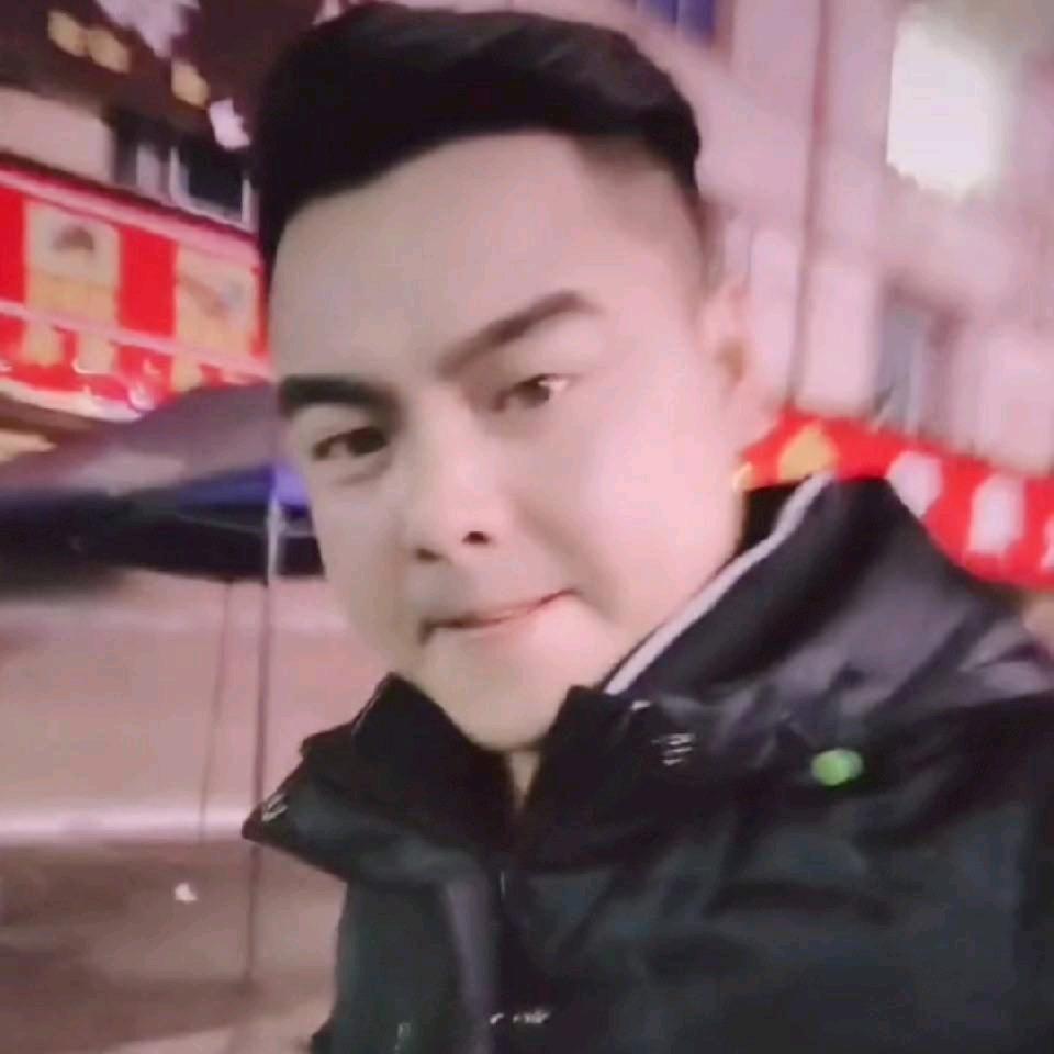 鼎顺源收售大小二手蓝牌黄牌自卸车工程车等