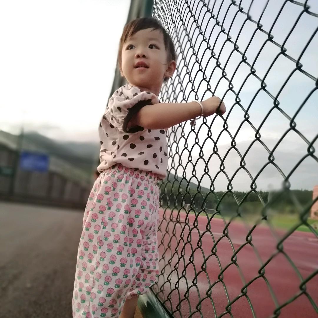 小卿 😘炸鸡腿，🥰鸡锁骨