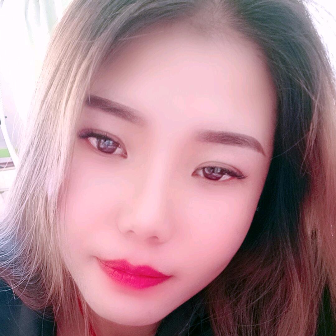 小何  小何