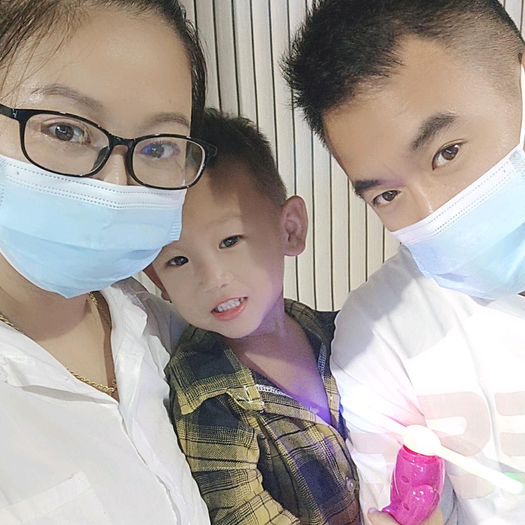 搂着猫咪睡的鱼