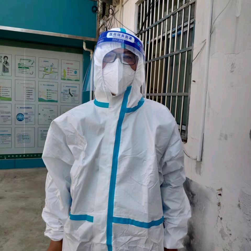 白衣天使，救死扶伤，吃亏是福，善良做人。