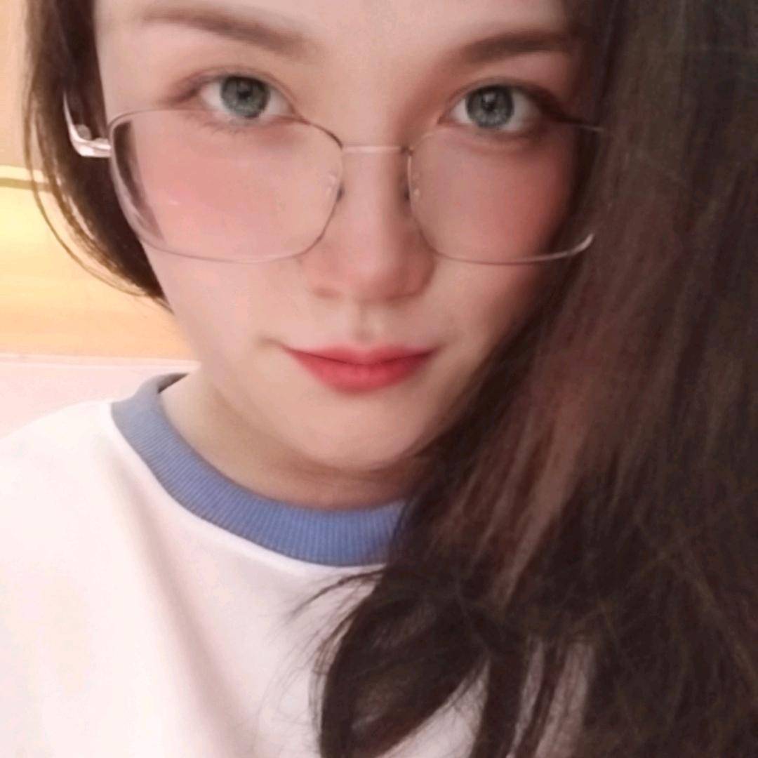 天山脚下的阿曼古丽