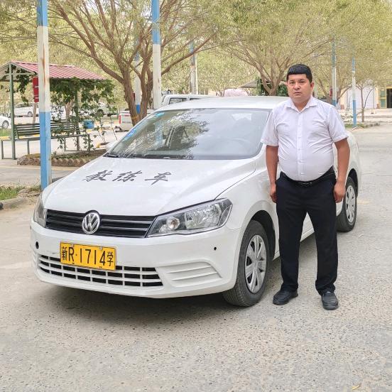 和田市曼孜丽驾校麦麦麦提阿卜拉教练