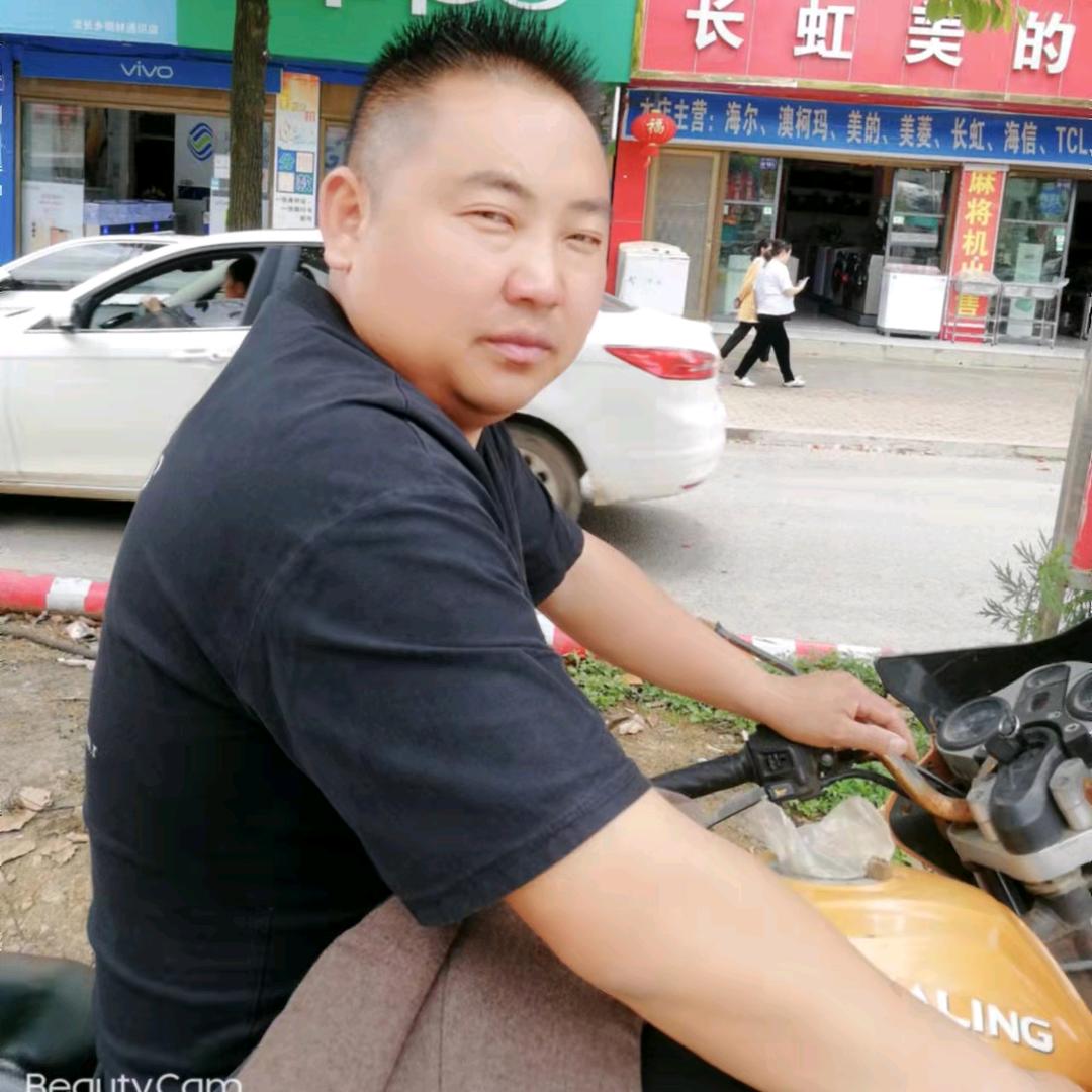 本人喜爱帮助别人医烧伤汤伤，吹唢呐拉二胡