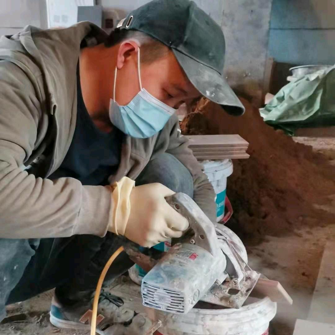 鹤壁贴砖杨师傅