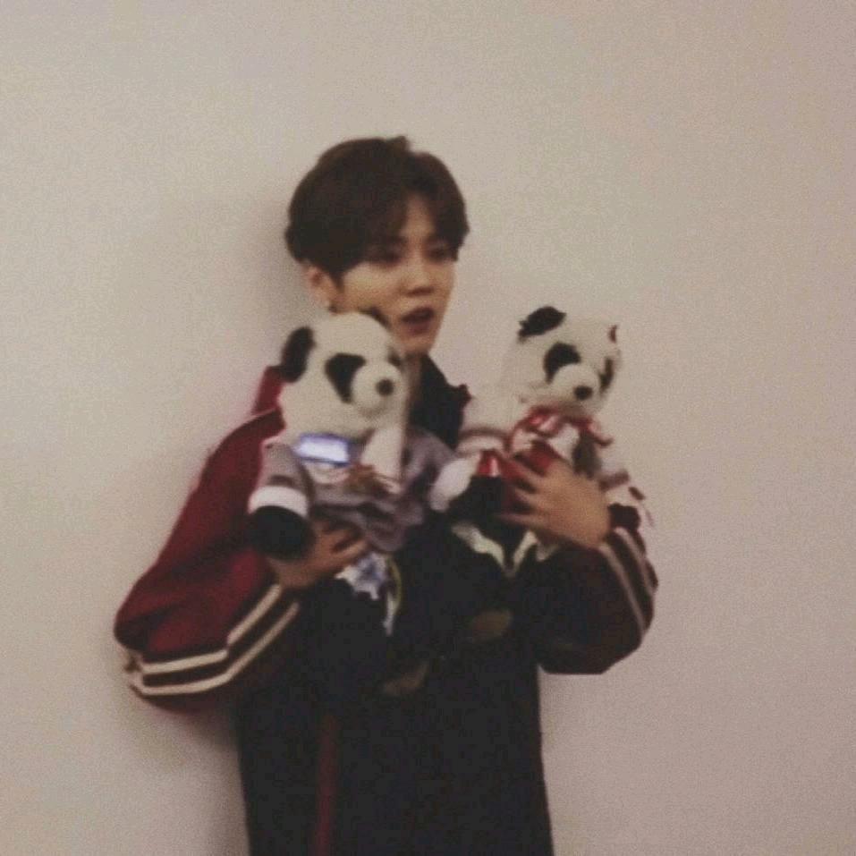 枸杞不爱去画廊煮酒