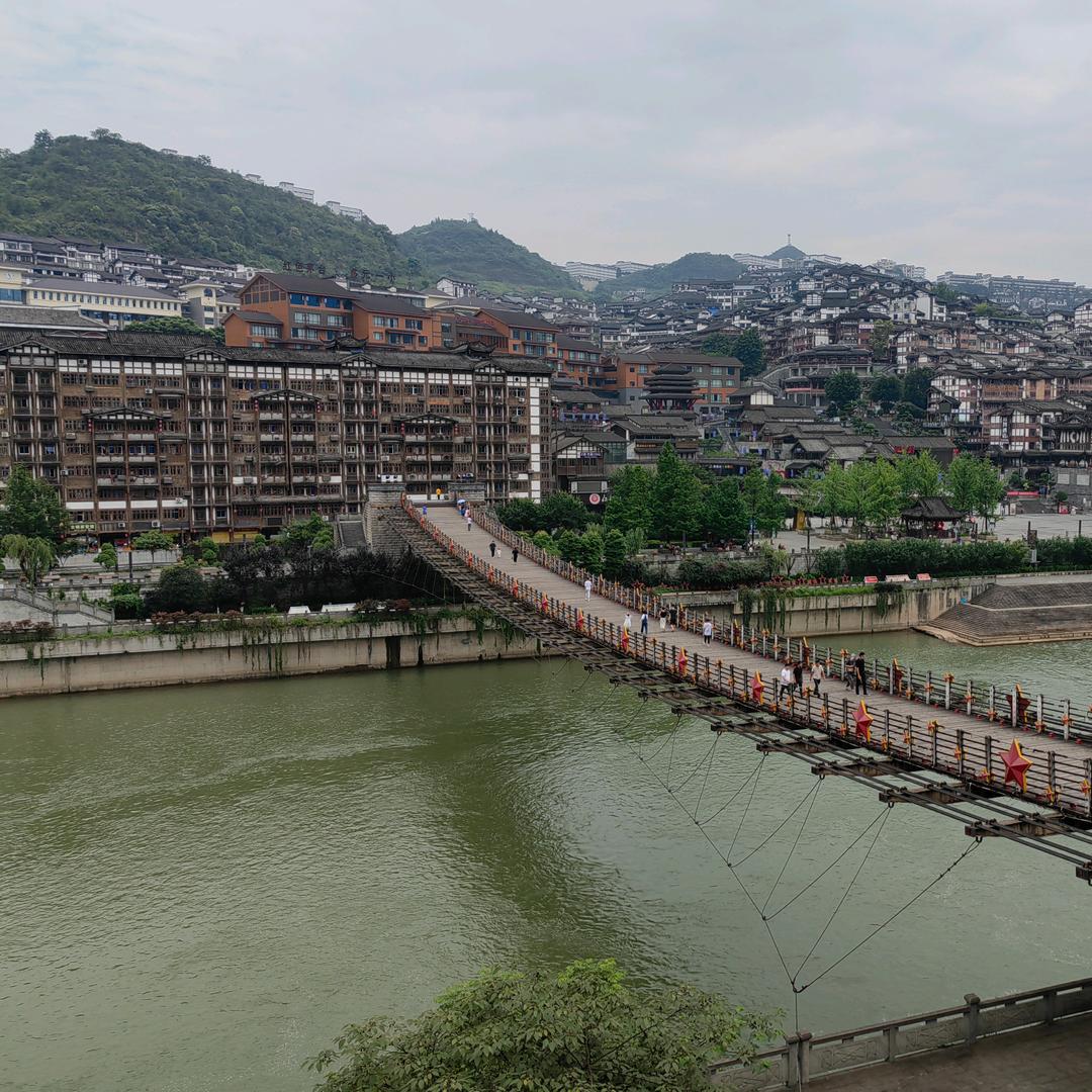 不会发但喜欢刷抖音