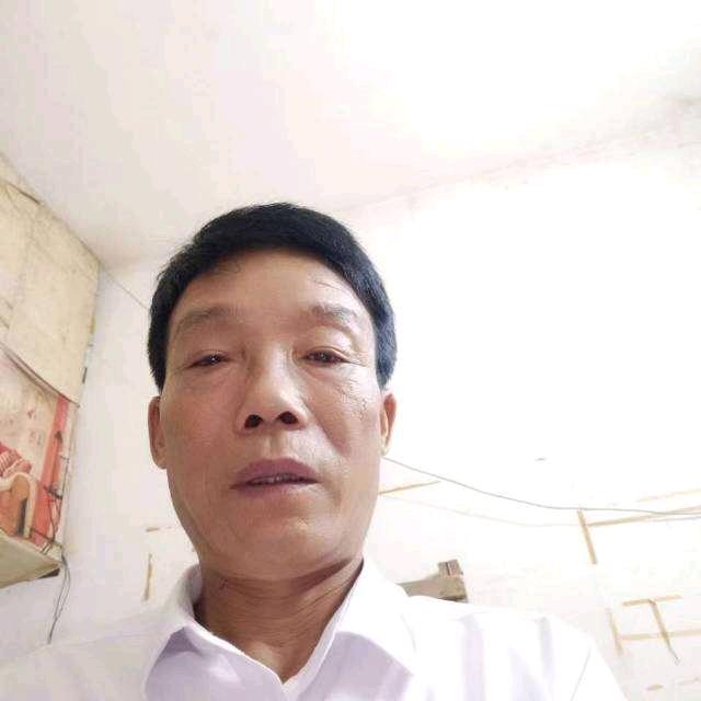 老王，是名临时电焊工。