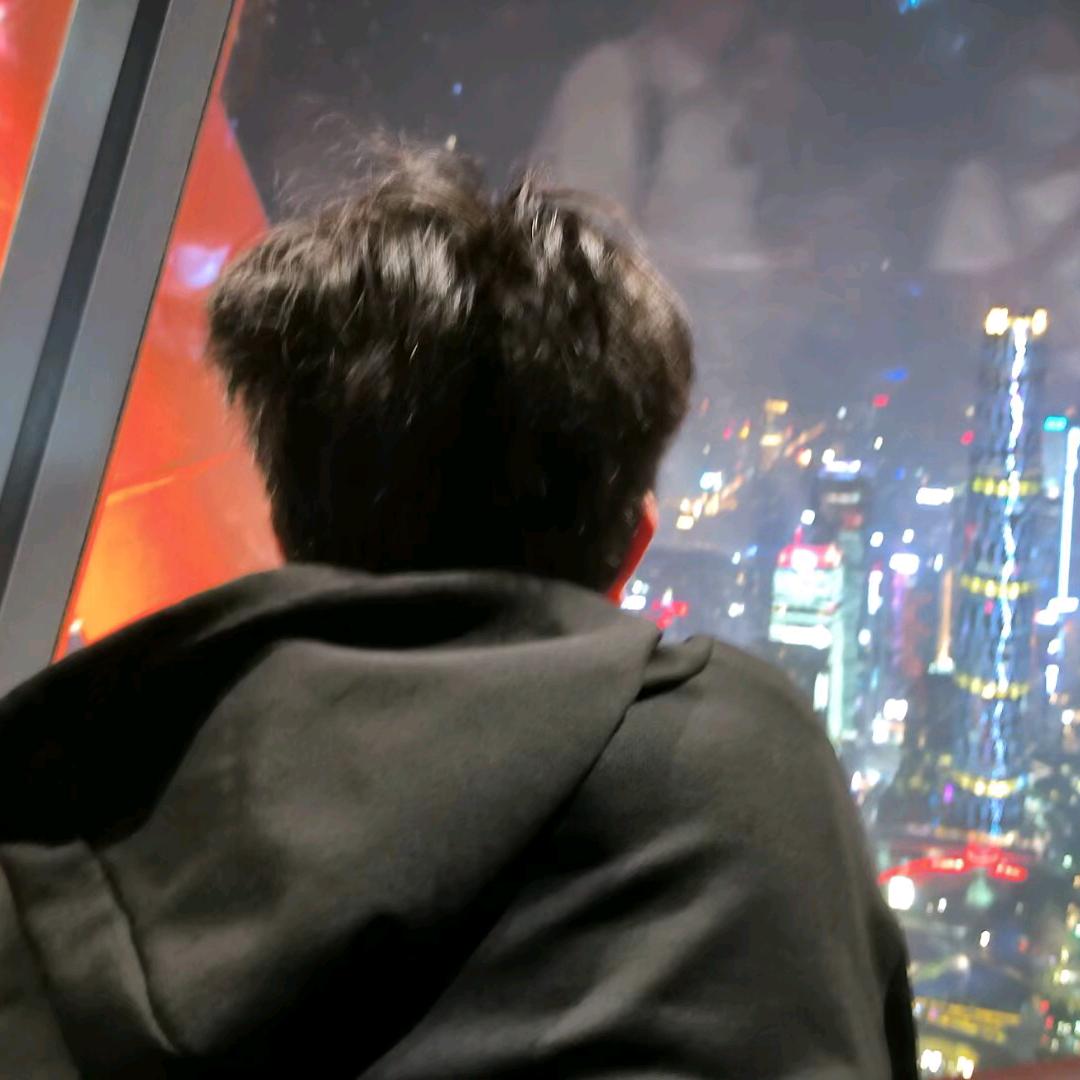 在红叶谷打篮球的荔枝