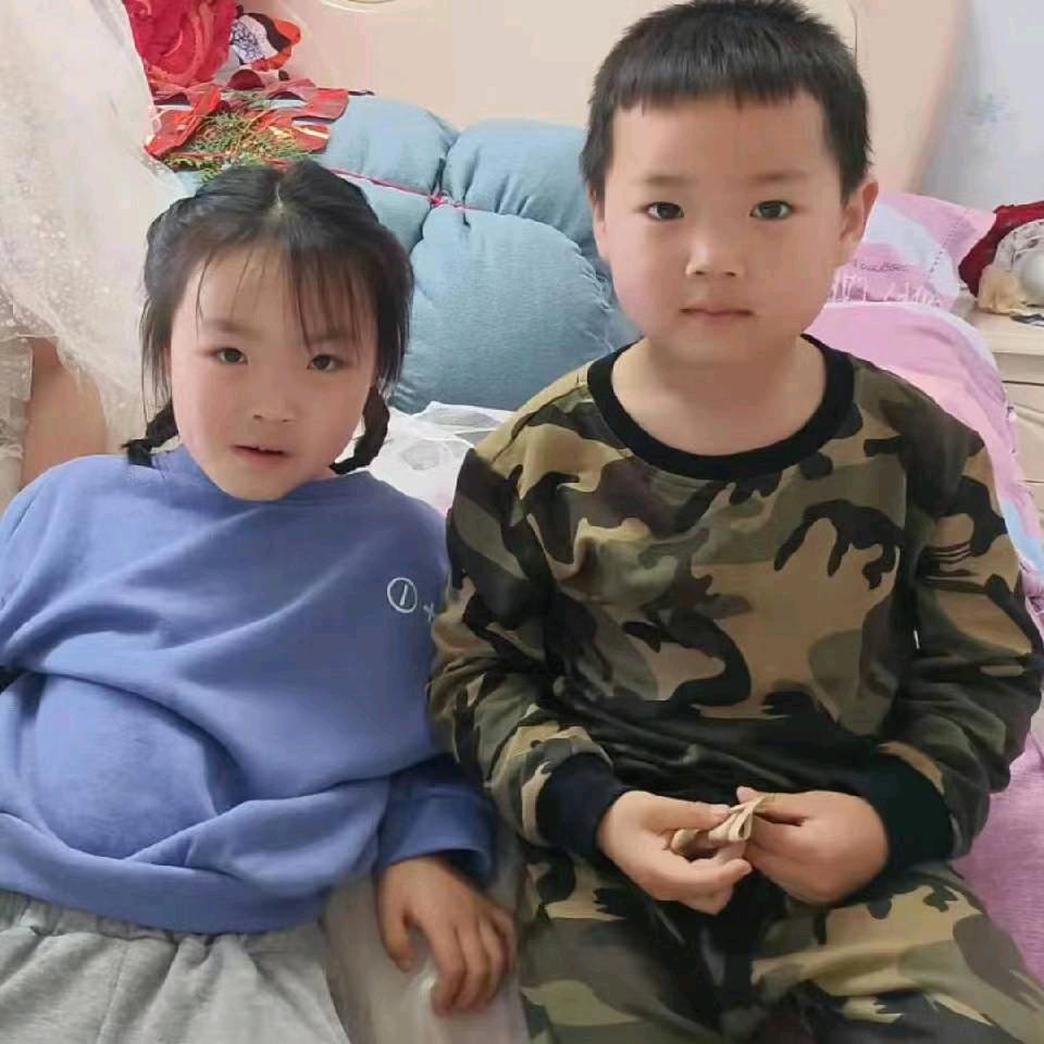 我是姚家姑娘，俩个宝贝奶奶