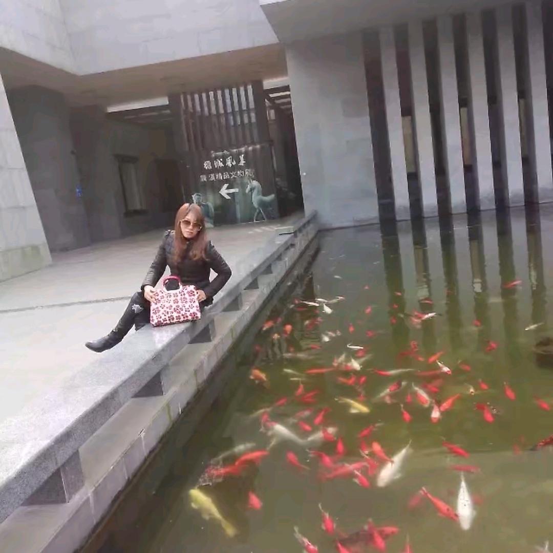 丹中薇笑
