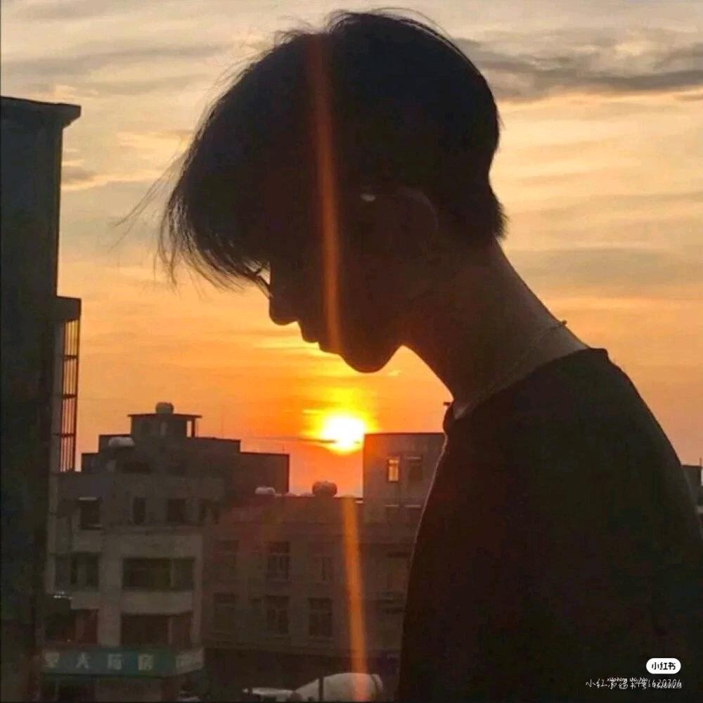 爱意藏匿于晚风