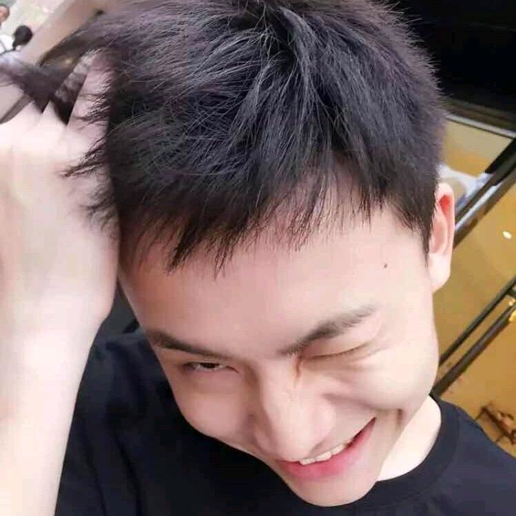 一拳打在了我的上吧